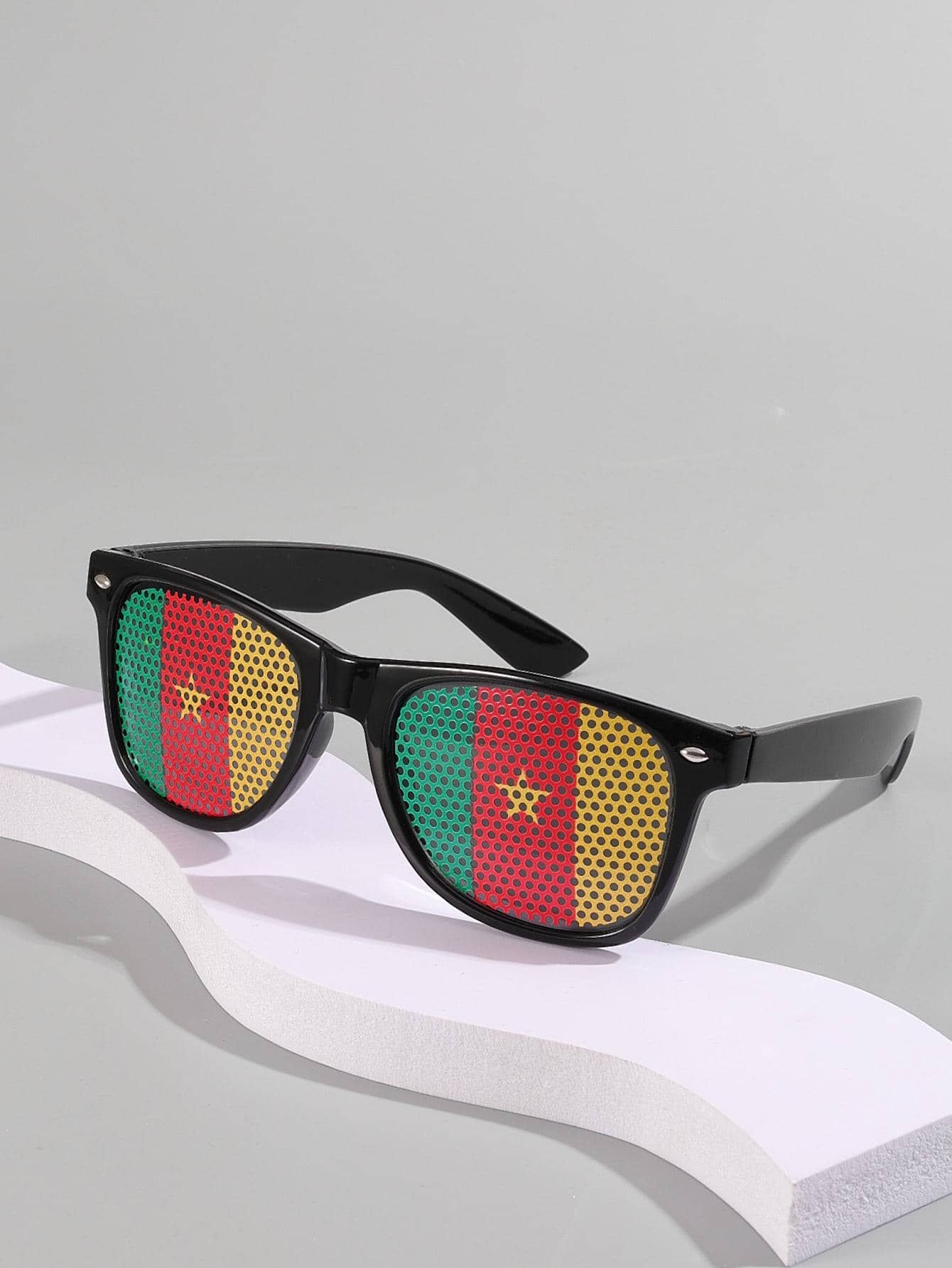 Women Cameroon Flag Pattern Lens Fashion Glasses For Daily Life - Black - View 1