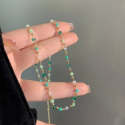 单色波西米亚风格串珠项链，适合女士在夏季假期佩戴作为珠宝礼物