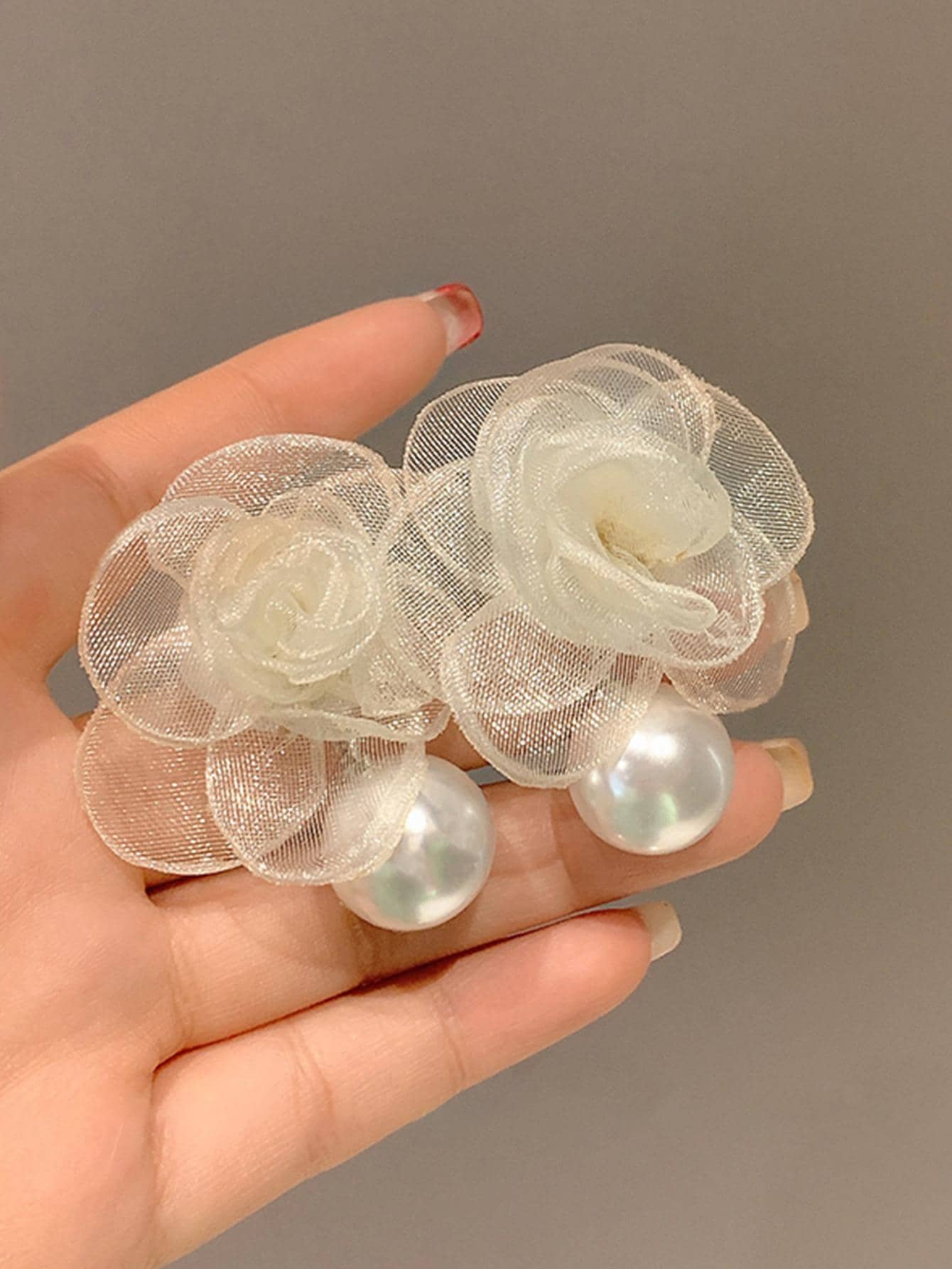 花朵与人造珍珠装饰耳坠情人节款