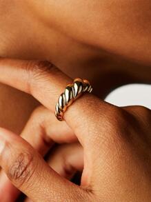 1pc Minimalist Twist Ring - Yellow Gold - View 3