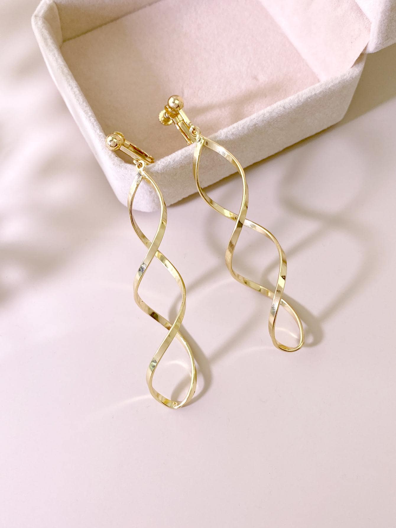 2入組螺旋設計耳夾 - 金黃色 - 查看 1