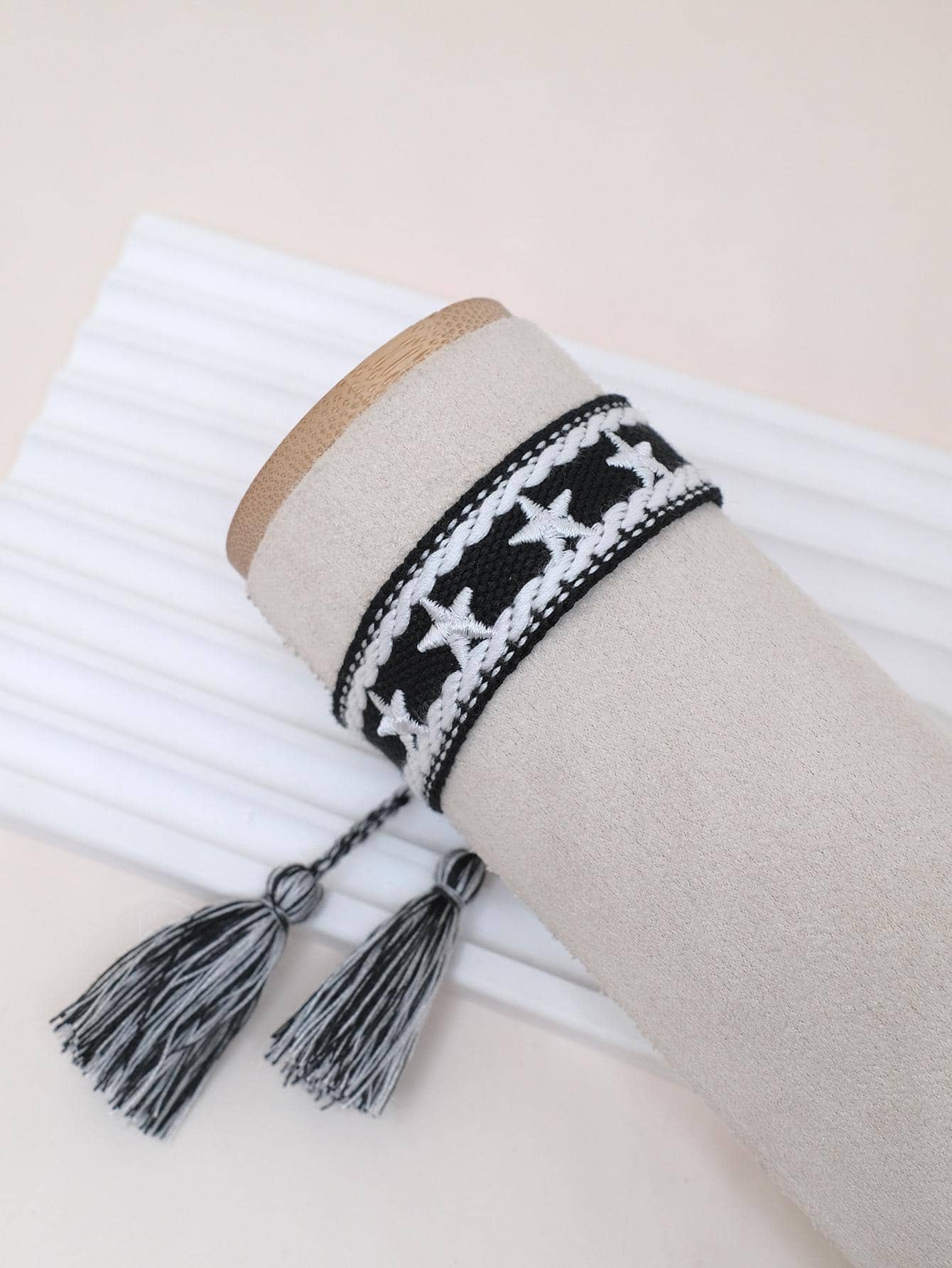 Tua trang trí vòng tay bện - màu đen - Xem 1