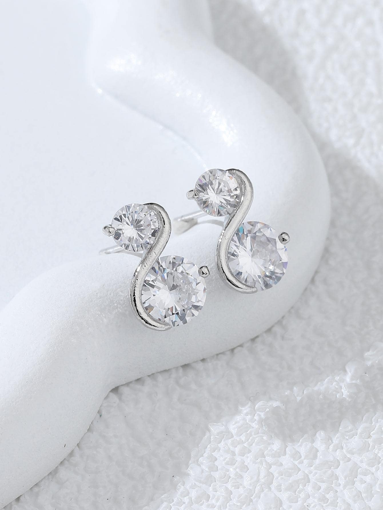 1對女性時尚精緻的銅製天鵝造型鑽石戀愛紀念耳針 - 銀色 - 查看 1