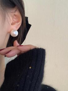 人造珍珠裝飾耳環 - 銀色 - 查看 1