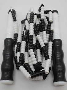 Cuerda De Saltar Con Cuentas En Blanco Y Negro - Blanco y Negro - Ver 1