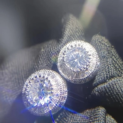 方晶鋯石圓形耳釘