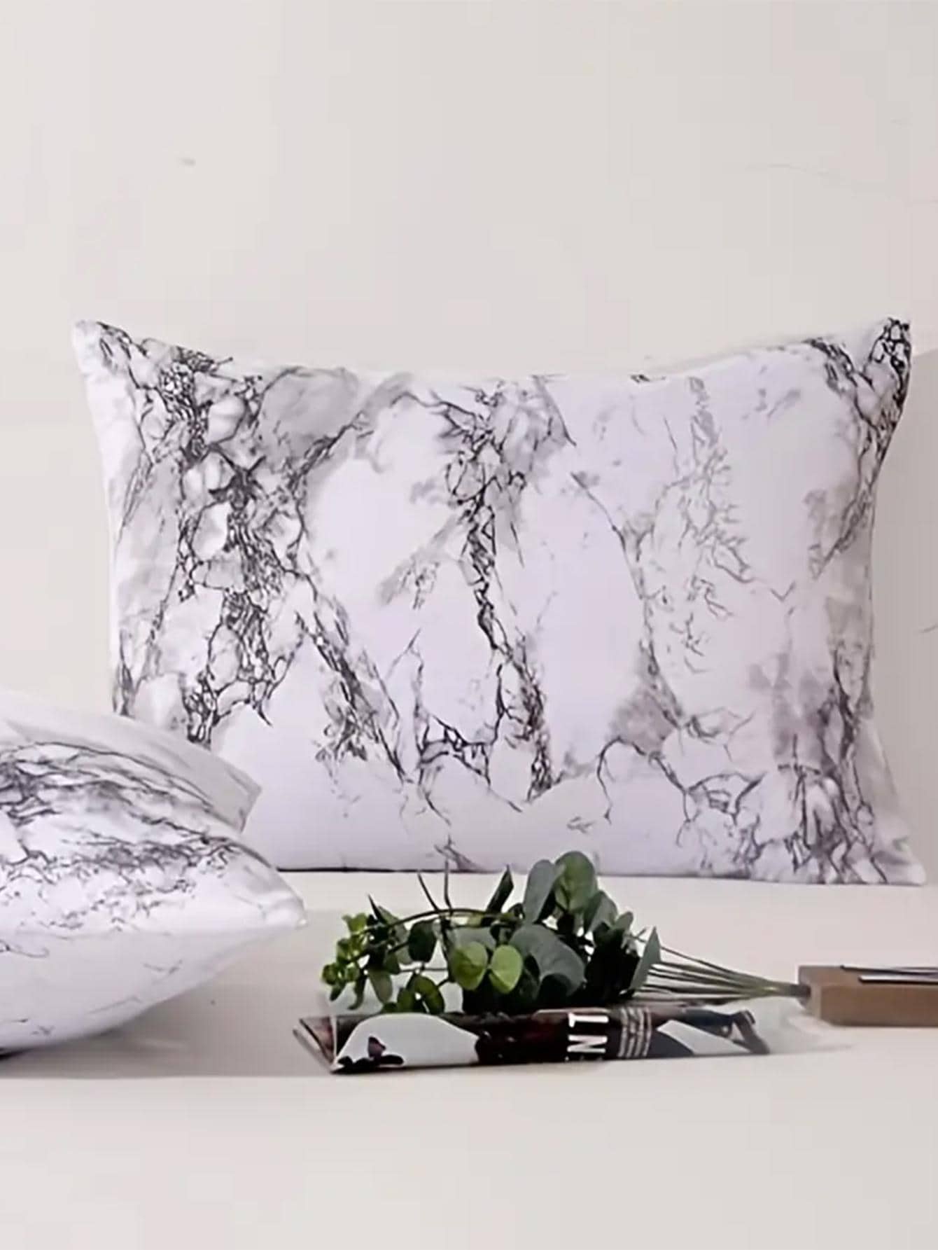 2 件大理石纹枕套，1 对套装，不含内枕
