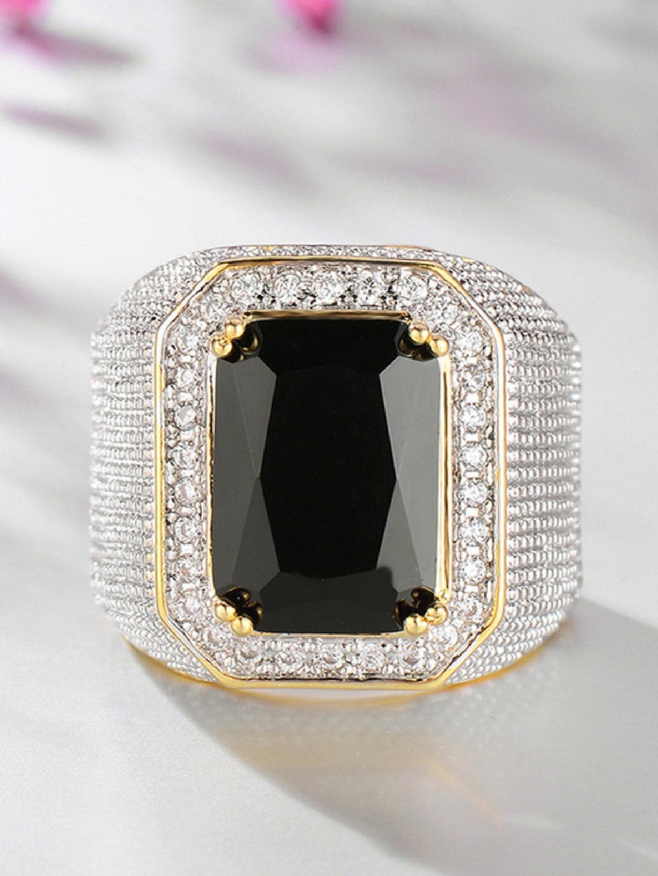 1枚镶嵌立方氧化锆的迷人戒指，适合作为情人节礼物、结婚礼物、订婚礼物、周年纪念礼物、女士派对首饰。 - 黑色 - 查看 1