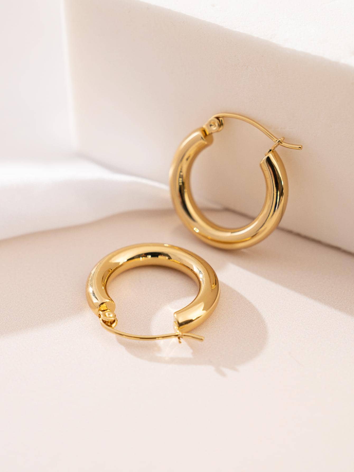 極簡圓耳環 - 項圈耳環 - 查看 1