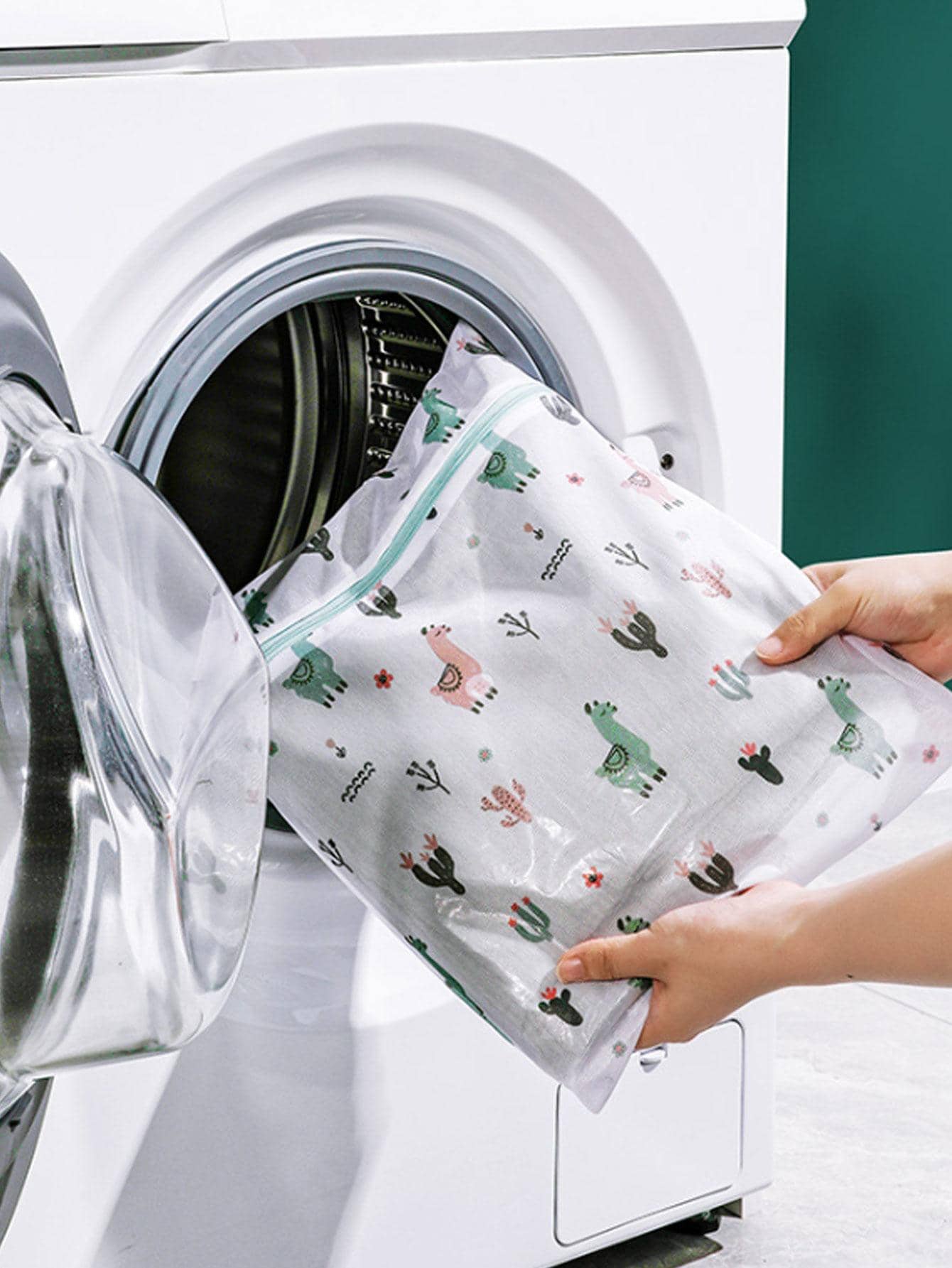 1pc Cartoon Graphic Laundry Bag - Multicolor - View 1