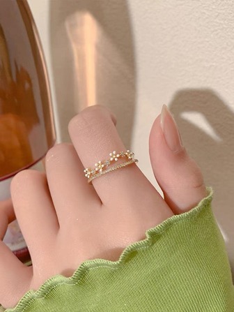 Blomma & Rhinestone Dekor Cuff Ring Valentines