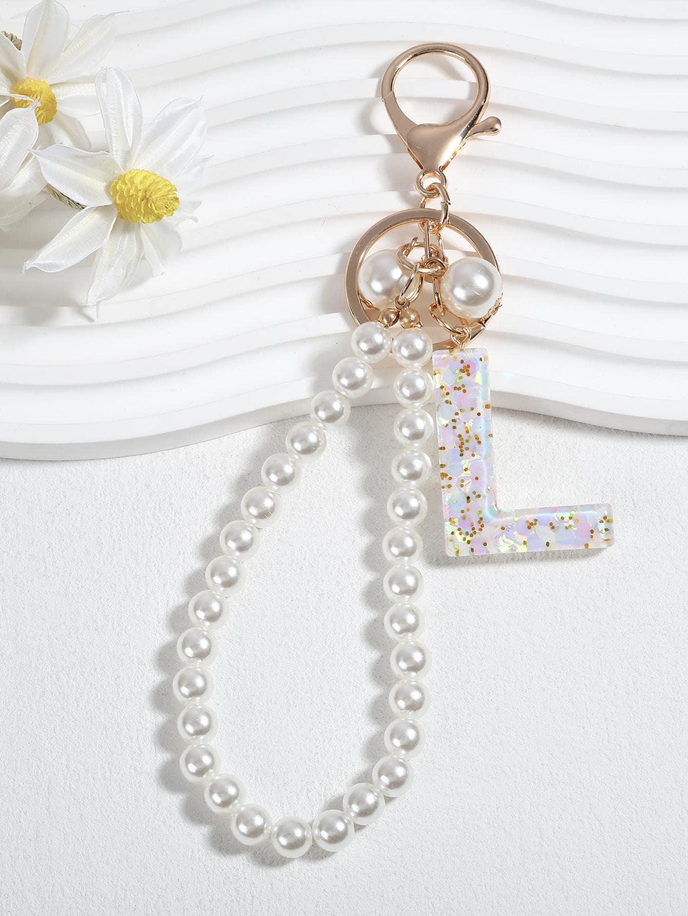 珍珠串珠和字母墜飾鑰匙圈 - 白色 - 查看 1