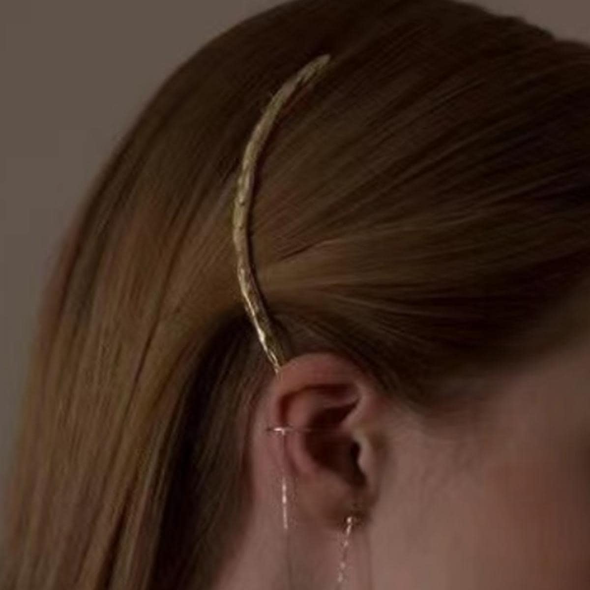 1pc Ladies' Hair Accessory In Style Metallic Gold Tone Hair Clip Shaped Like Alphabetic Letter 'one' - Gold - View 1