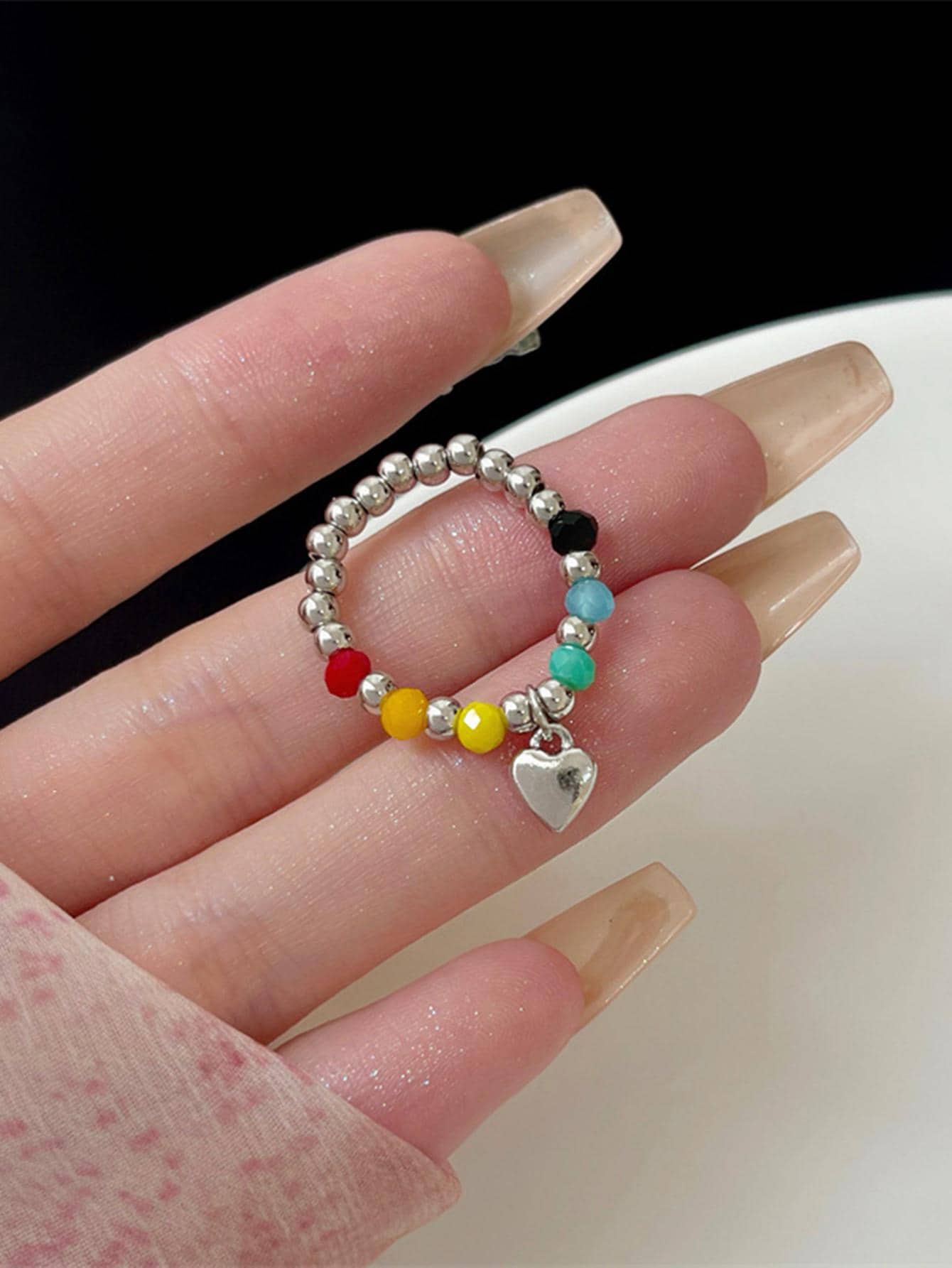 愛心掛飾串珠戒指 - 彩色 - 查看 1