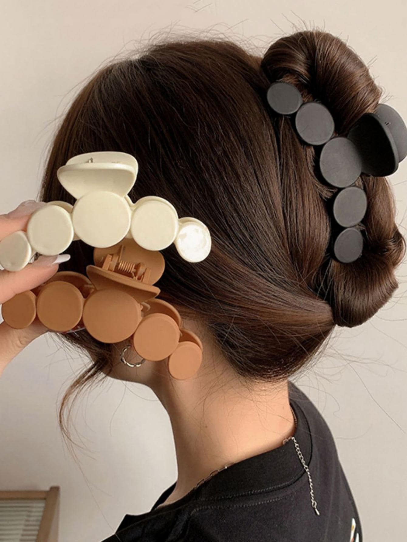 3/1 cái (S) Kẹp tóc bằng nhựa nhẹ, màu cà phê, tròn thanh lịch, kích thước lớn, màu đen, dành cho nữ, phụ kiện tóc phong cách tối giản, đa năng, thích hợp sử dụng hàng ngày, rửa mặt/tóc, trang điểm, kẹp tóc phù hợp với trang phục, kẹp tóc, kẹp tóc, kẹp tóc mùa thu đông, trang phục đi nghỉ cho nữ - Nhiều màu - Xem 1