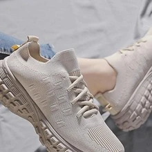 1雙運動透氣女性素色繫帶織物休閒競技鞋