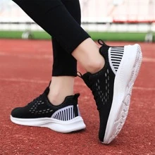 1 đôi giày thể thao có dây buộc, giày chạy bộ bằng vải họa tiết sọc - màu đen - Xem 3