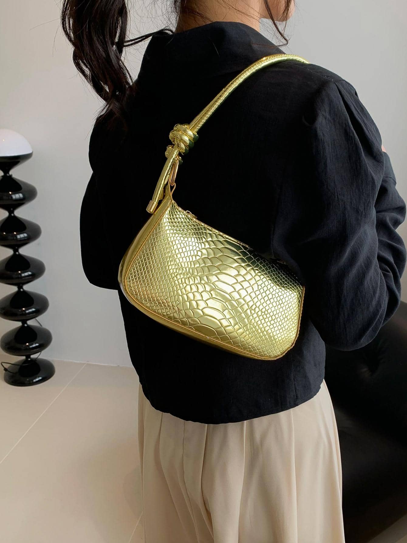 女士时尚鳄鱼纹单肩斜挎包（亮色产品难免有划痕，请谨慎购买） - 金色 - 查看 1