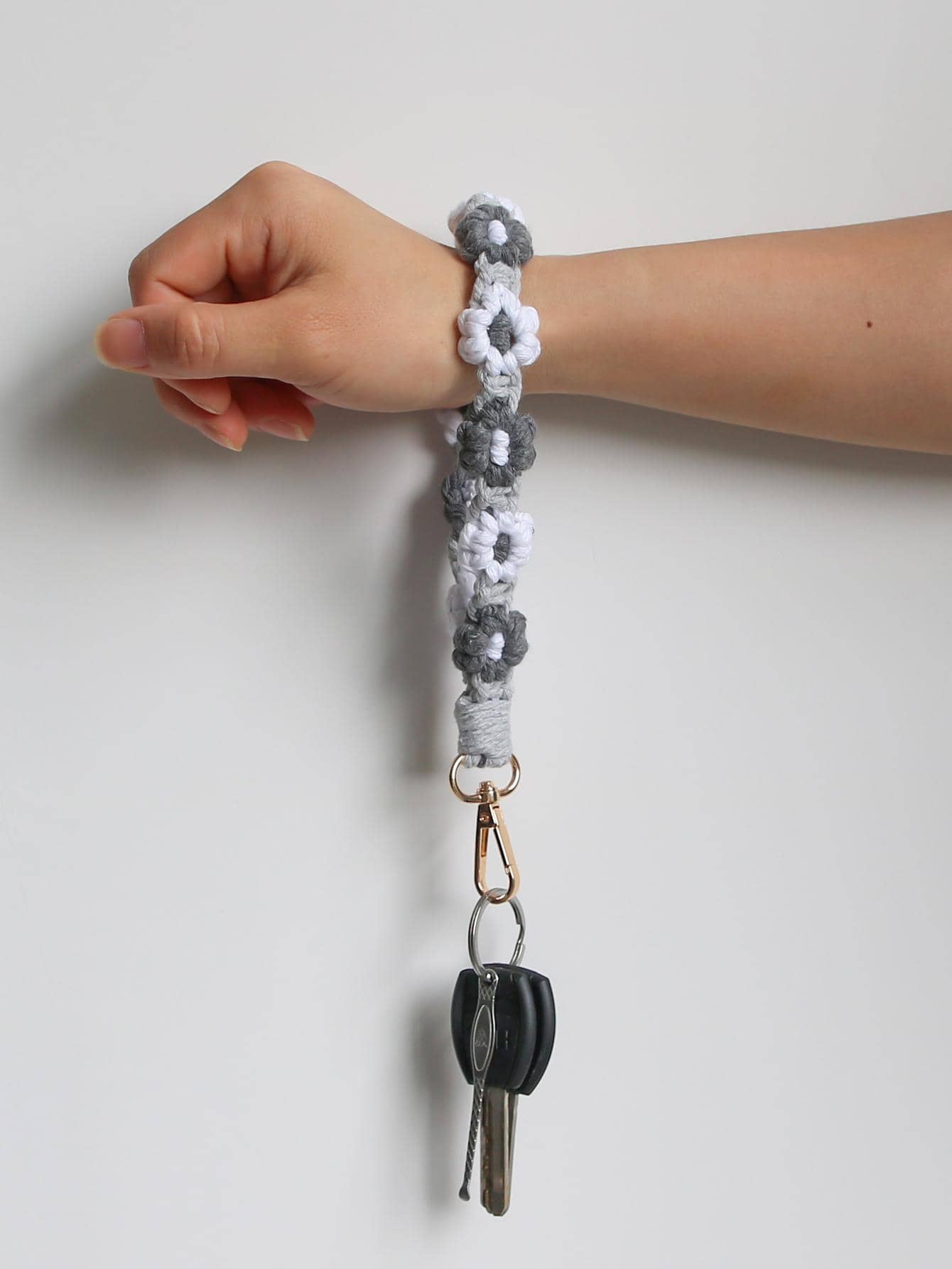 Phụ Nữ Charm Hoa Bện Chi Tiết Móc Khóa Boho Cho Quà Tặng - Màu xám đen - Xem 1