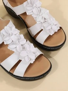Nuovi sandali per donna 2025 estate stile europeo e americano, con tacco a zeppa traforato, punta aperta, design floreale, chiusura a strappo, sandali bianchi stile romano