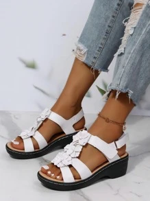 Nuovi sandali per donna 2025 estate stile europeo e americano, con tacco a zeppa traforato, punta aperta, design floreale, chiusura a strappo, sandali bianchi stile romano