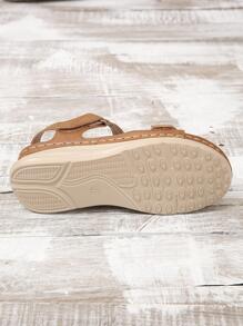 Sandalias casuales de estilo romano con abertura en los dedos, nuevas para 2023, talla grande, para mujer. Sandalias de cuña en tono camello con diseño de suela moldeada