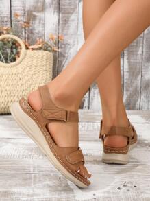 Sandalias casuales de estilo romano con abertura en los dedos, nuevas para 2023, talla grande, para mujer. Sandalias de cuña en tono camello con diseño de suela moldeada