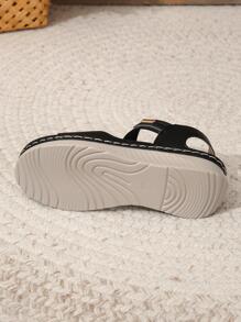 2023 Nuevas sandalias de mujer elásticas vintage de moda con tacones de cuña suaves y livianos y detalles de costura, sandalias de plataforma con tacón de cuña de suela moldeada en estilo romano