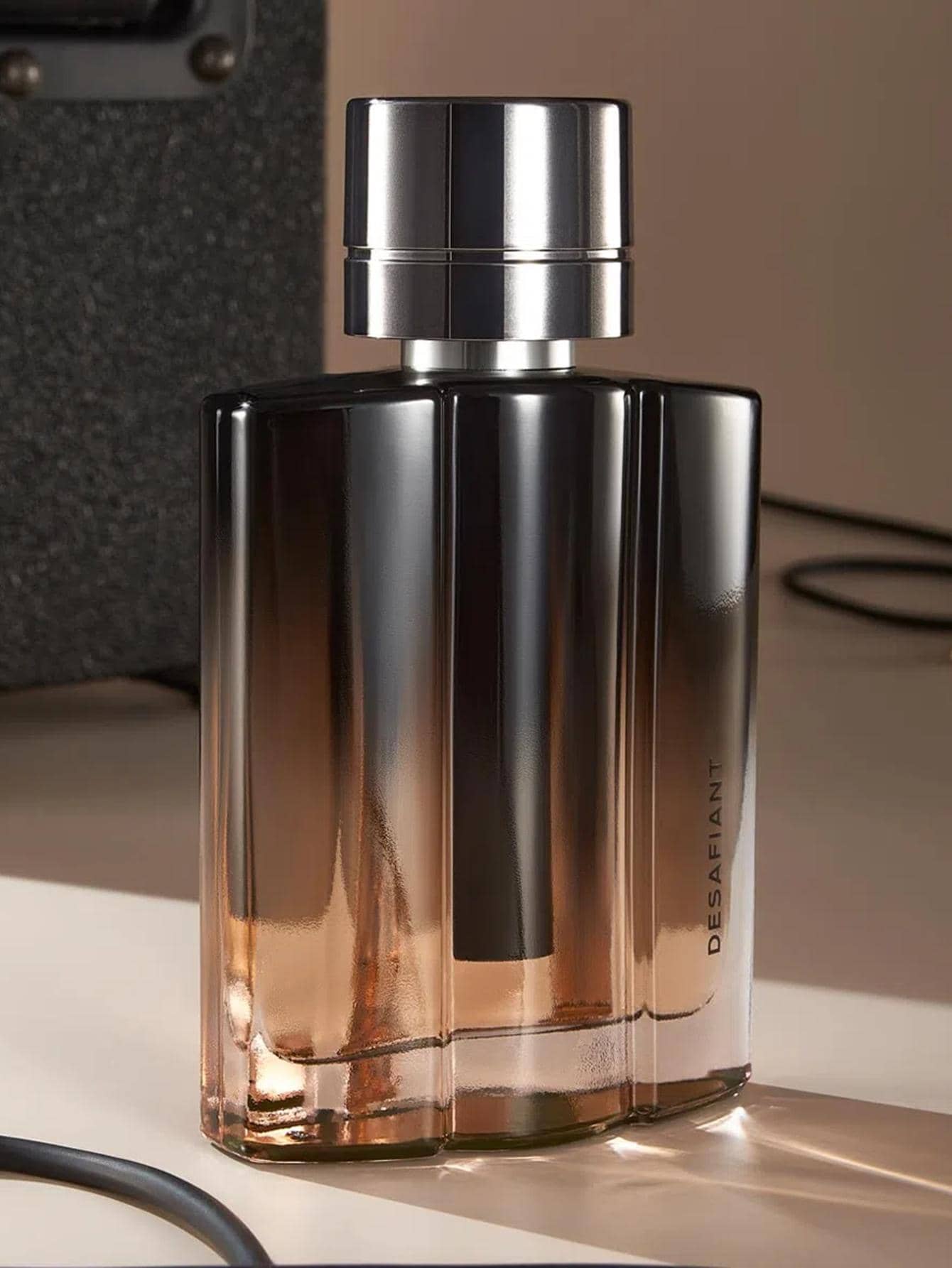 Desafiant Perfume de Hombre 90 ML Esika Aroma Herbal - Marrón - Ver 1