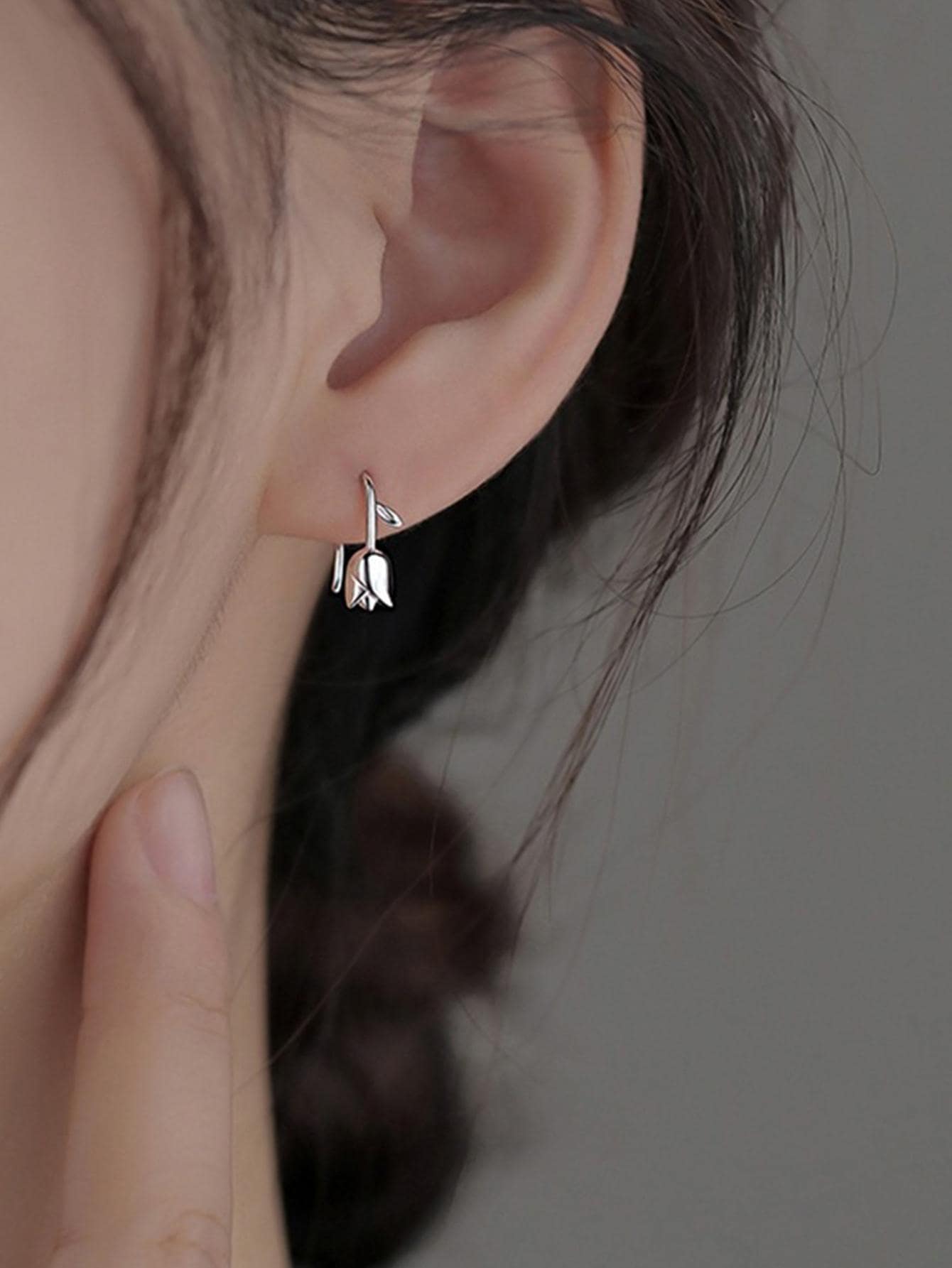 2入組鬱金香設計耳釘 - 銀色 - 查看 1