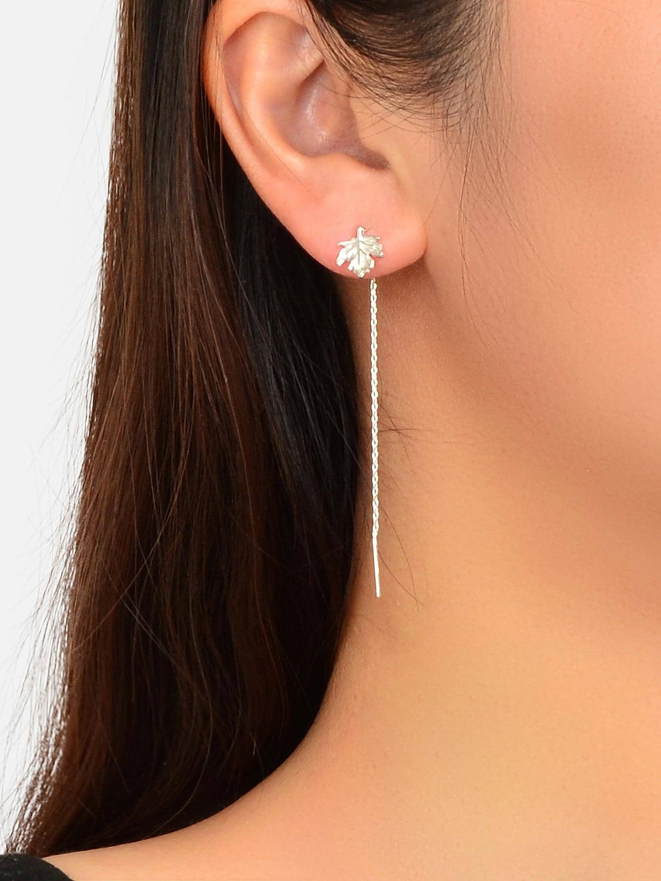 1對精美楓葉裝飾耳線適合女士日常裝飾 - 銀色 - 查看 1