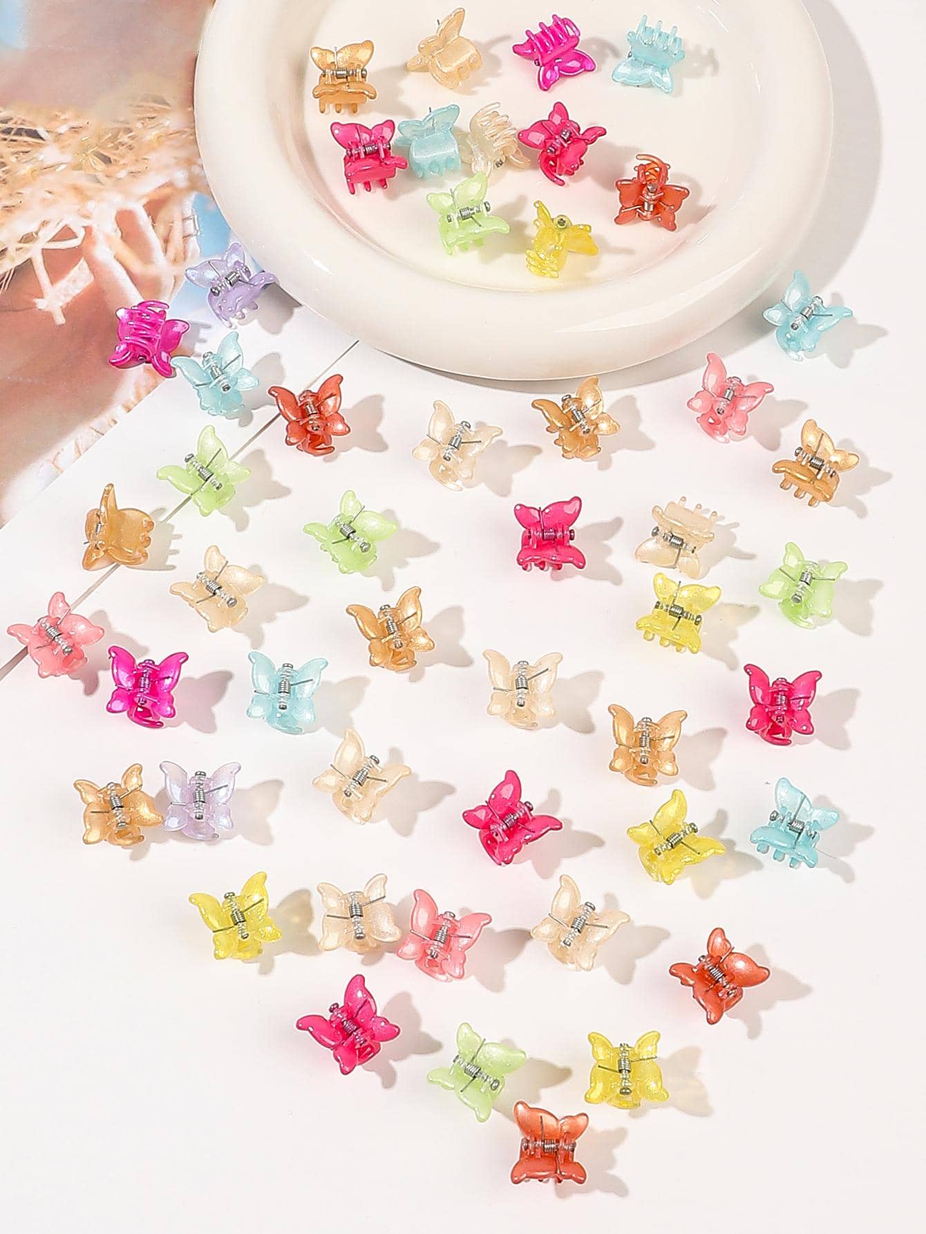 50入組迷你隨機色蝴蝶設計髮爪 - 彩色 - 查看 1