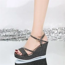 魅力四射黑色涼鞋適用於女士金屬亮絲踝帶坡跟涼鞋 - 黑色 - 查看 9