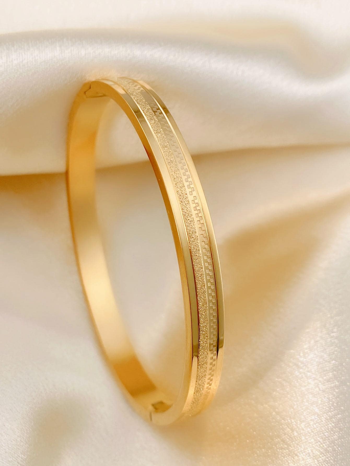 1入款奢華優雅啞光質感金色不鏽鋼女款手鏈，日常配飾 - 金黃色 - 查看 1