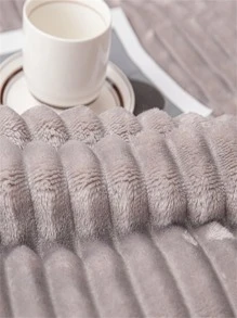 1 chiếc chăn lông vũ cỡ lớn có sọc rộng, lông thỏ giả, lông nhung sữa, chăn mềm mại thoải mái cho giấc ngủ trưa ở văn phòng, ghế sofa, Halloween, chăn lông mềm mại - Màu Xám nhạt - Xem 3