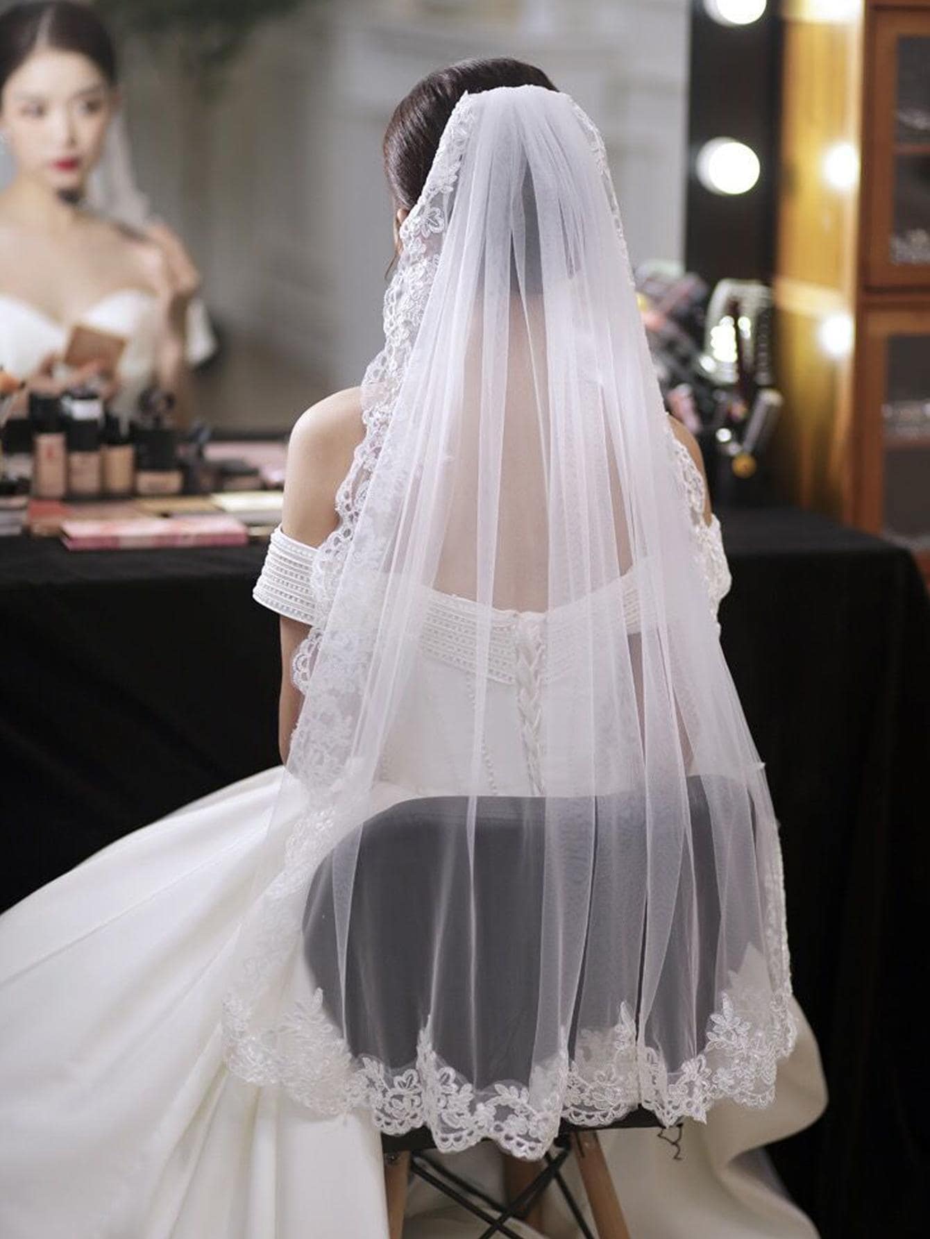 Women Leaf & Flower Embroidered Romantic Bridal Veil For Wedding Elegant