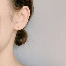 Pendientes con forma de flor de cobre y acero 925 para uso diario, 2 piezas, con diseño de nicho y de alta gama - Amarillo Oro - Ver 4