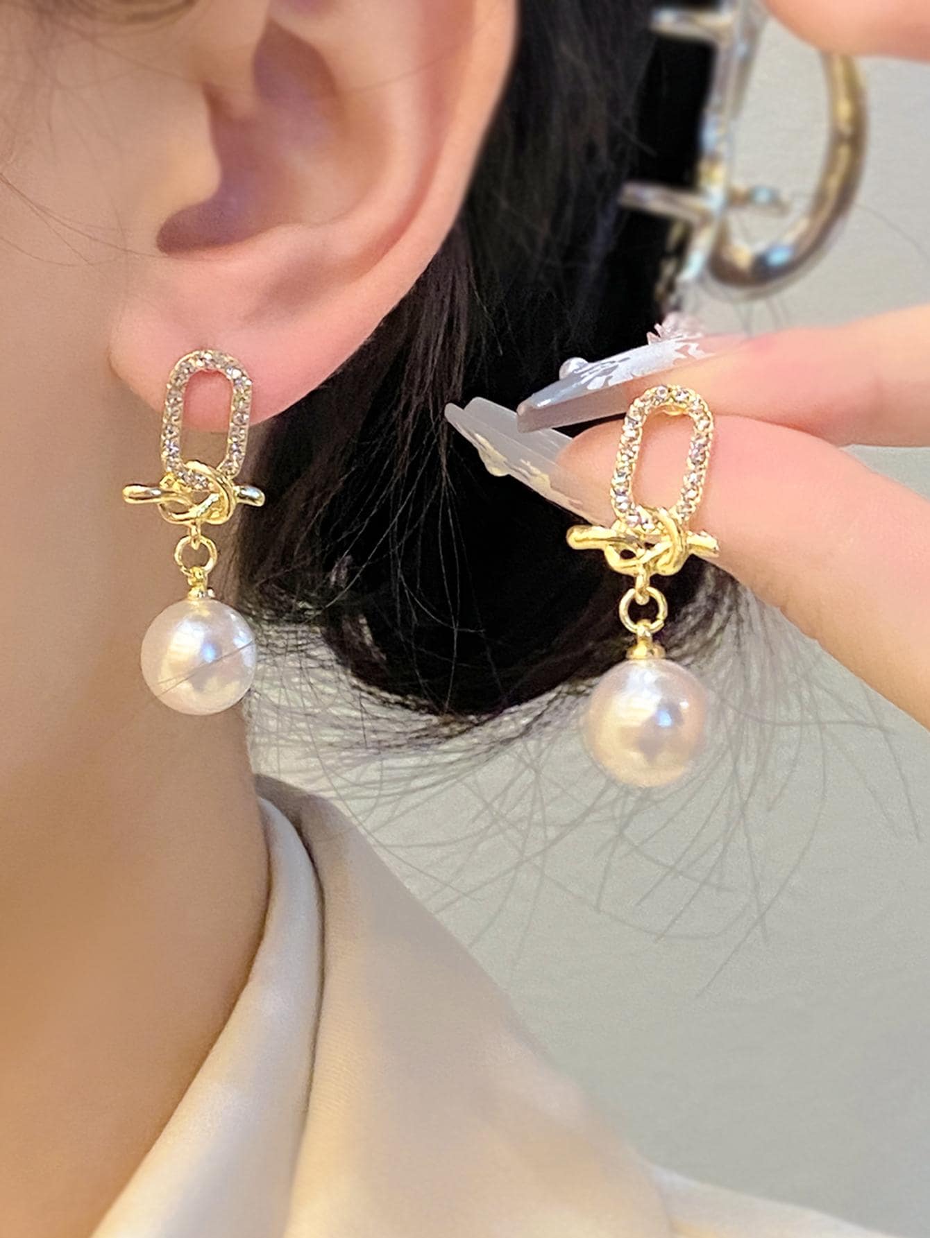 2 chiếc Bông tai thả ngọc trai giả - Nhiều màu - Xem 1