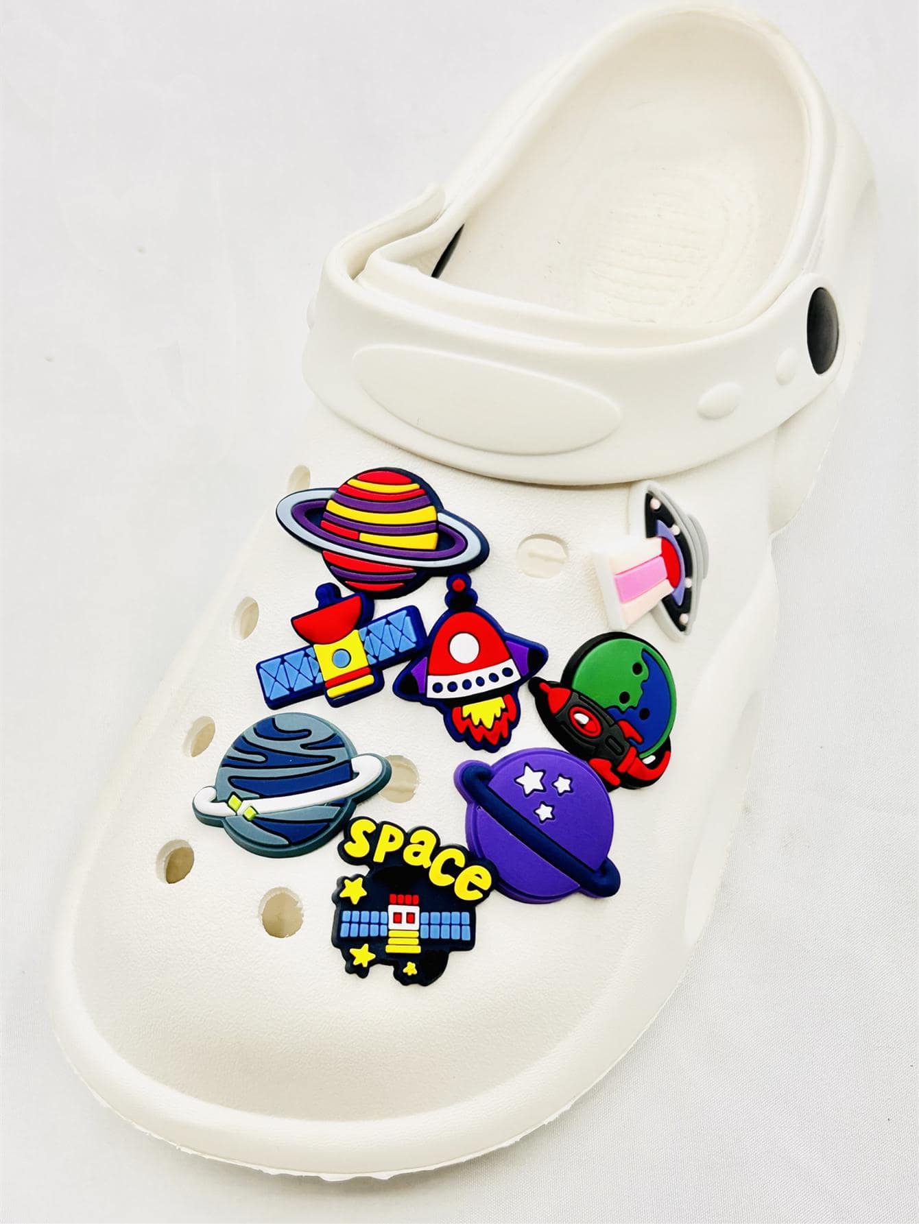 8入組卡通星球設計鞋PVC時尚鞋配件適用於洞洞鞋拖鞋 - 彩色 - 查看 1