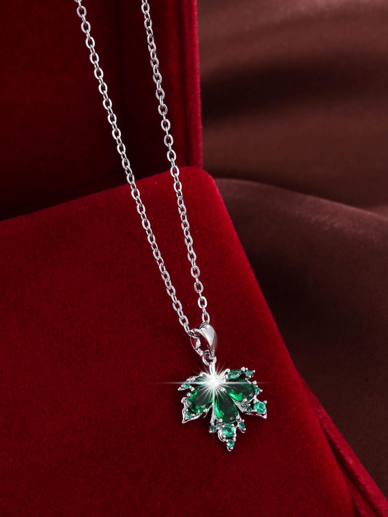 方晶鋯石楓葉吊墜項鍊 - 銀色 - 查看 1