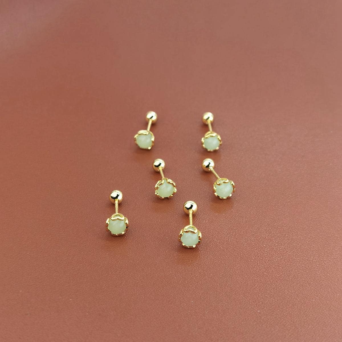 6 chiếc Bông tai đinh vít bằng ngọc bích & đồng đơn giản có kẹp tai không xỏ khuyên & 4 khay đựng bông tai hình trái tim, dành cho nam và nữ làm phụ kiện đeo hàng ngày - Vàng - Xem 1