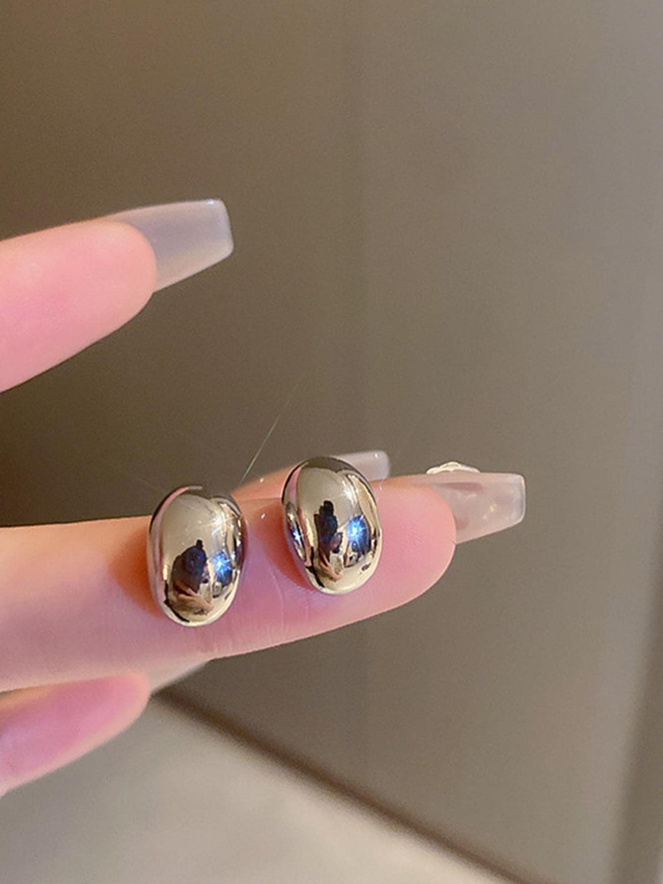 極簡耳釘 - 復古銀色 - 查看 1