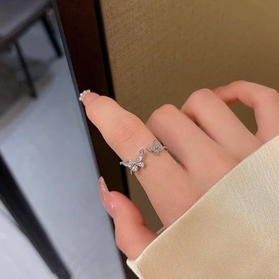 1枚时尚个性化微镶锆石蝴蝶戒指，开口戒指