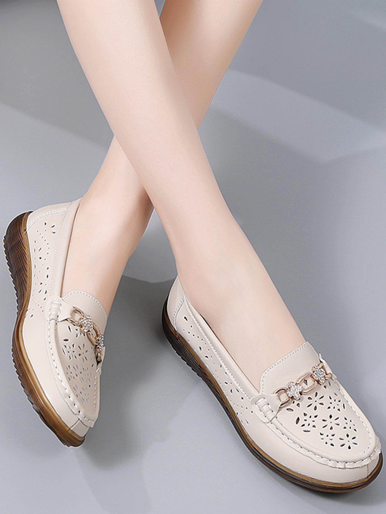 女士鏤空皮革平底鞋帶軟底,完美適用於休閒步行和作為媽媽鞋,秋天 - 米色 - 查看 1