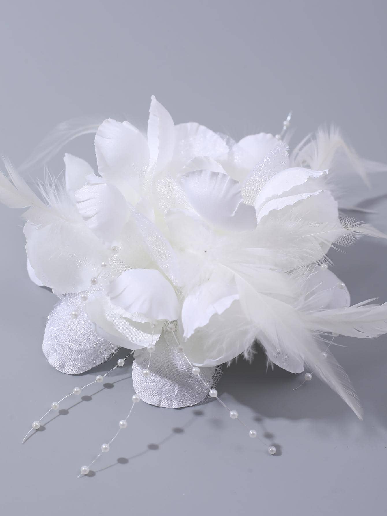 花和羽毛裝飾髮夾 - 白色 - 查看 1