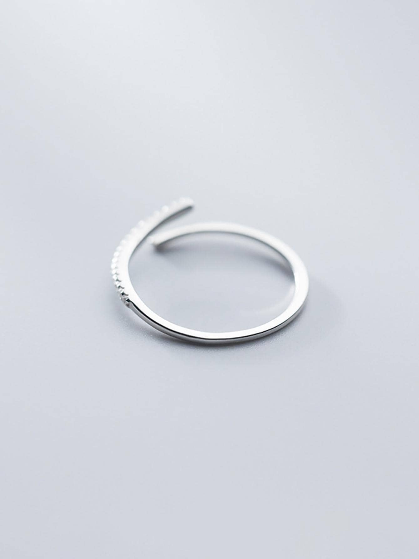 خاتم نسائي أنيق بزركونيا مكعب – تصميم مزخرف من الف...