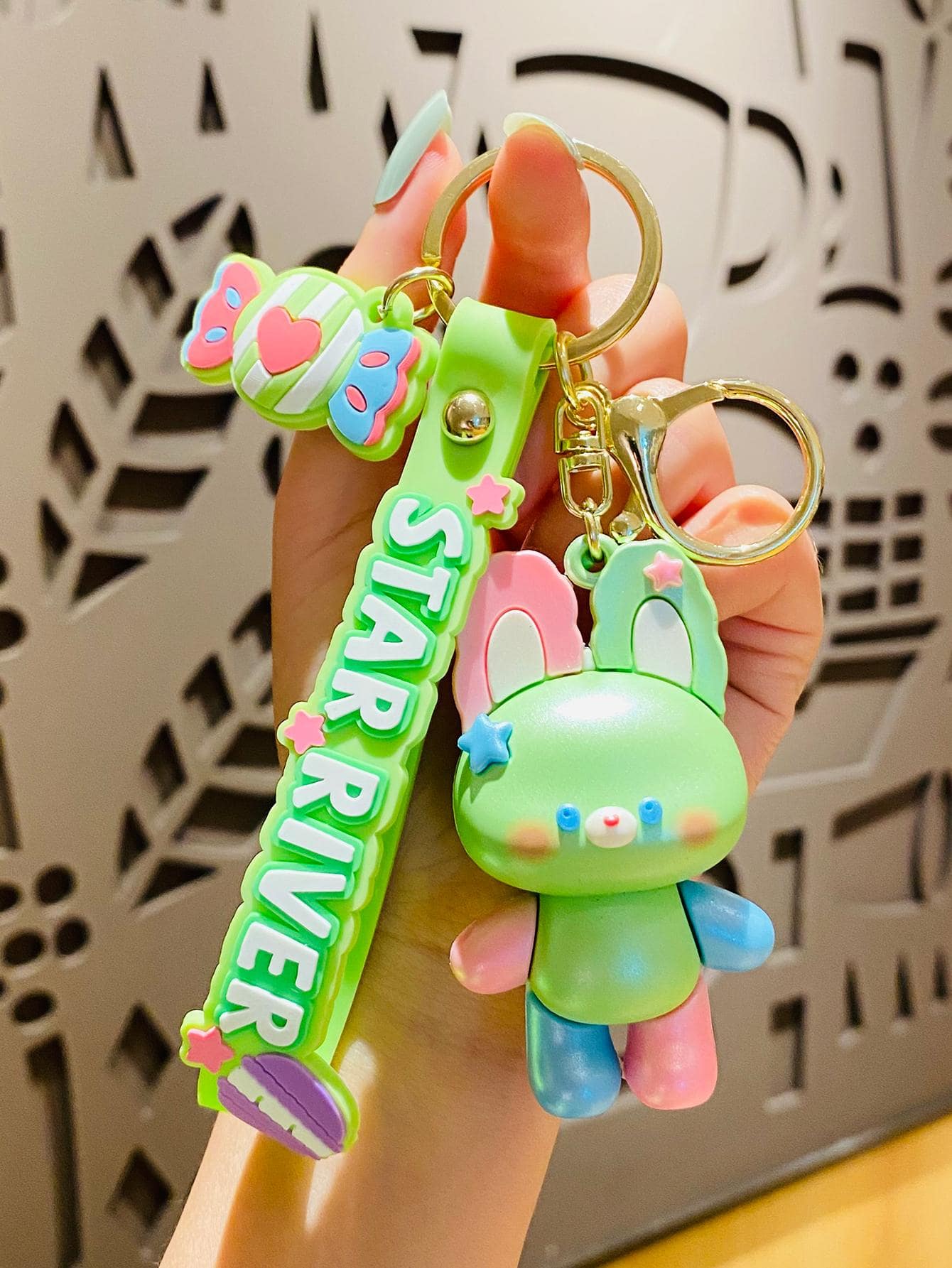 מחזיק מפתחות קסם ארנב מצויר - ירוק - ראה 1