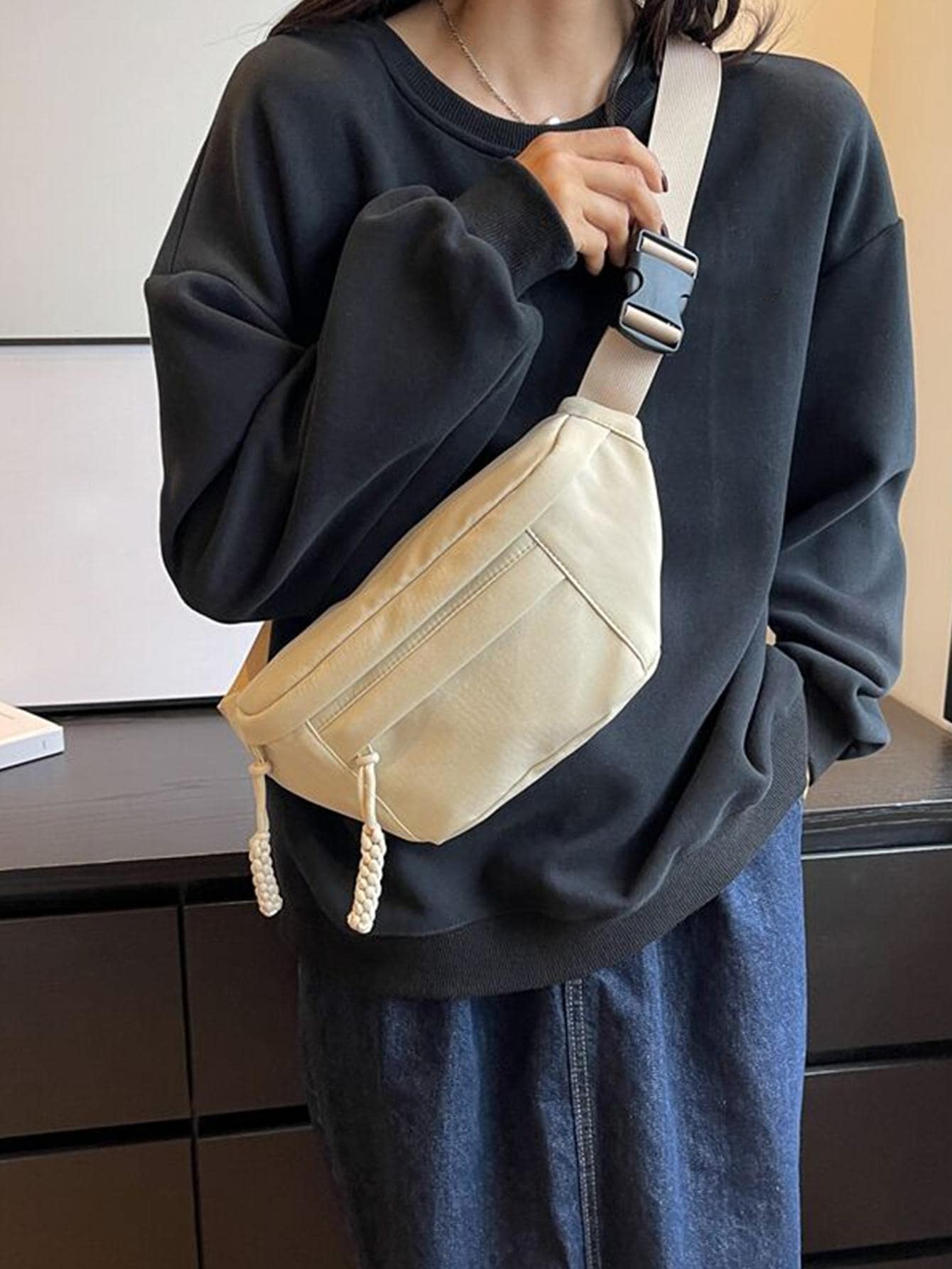 2023新款女士休閒腋下包，簡約時尚胸包，素色帆布斜挎包 - 米色 - 查看 1