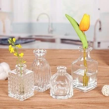 1 chiếc bình thủy tinh trong suốt - Trong sáng - Xem 4