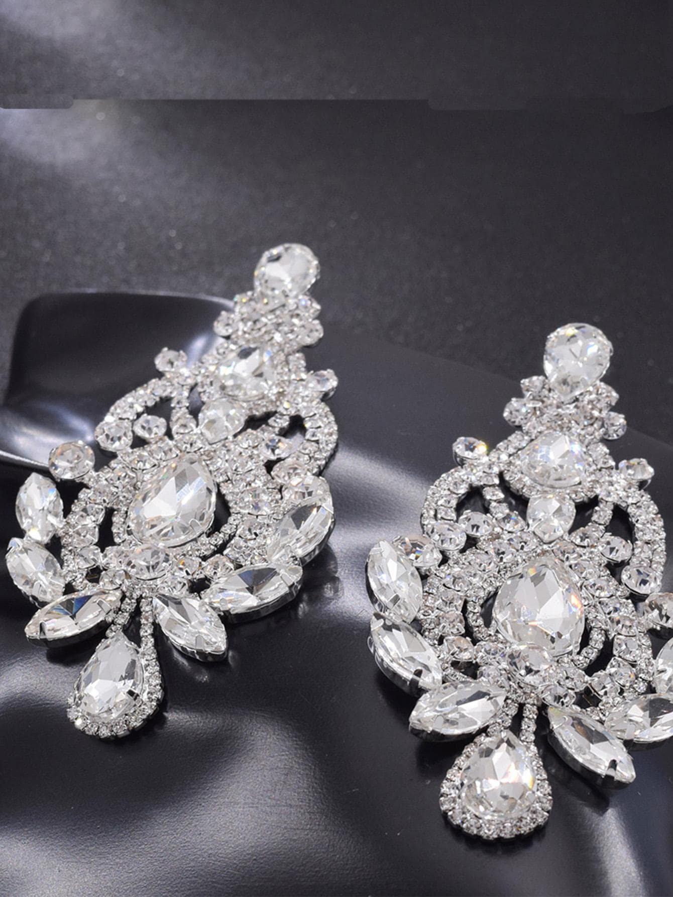 Bông tai thả rhinestone - Xem 1